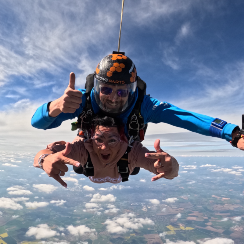 Kay completes her skydive for Ovarian Cancer Charity