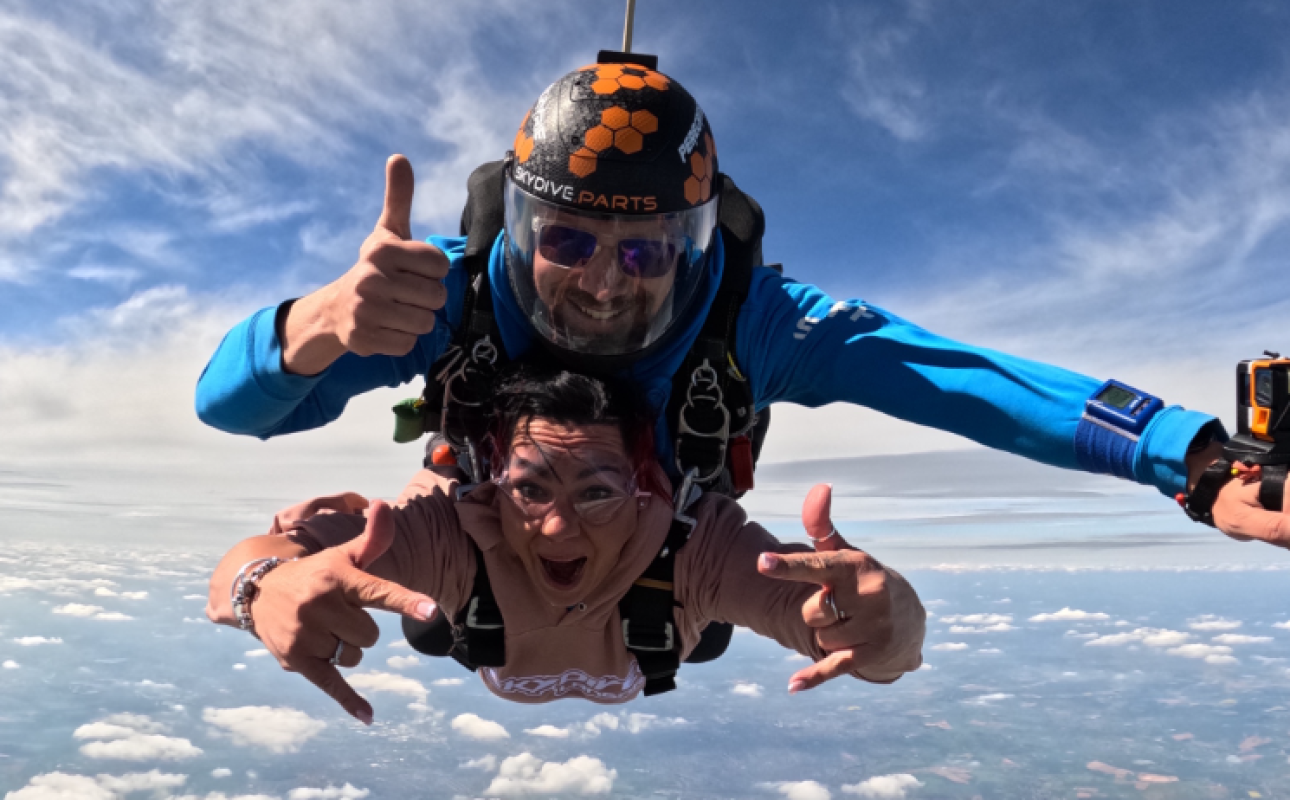 Kay completes her skydive for Ovarian Cancer Charity